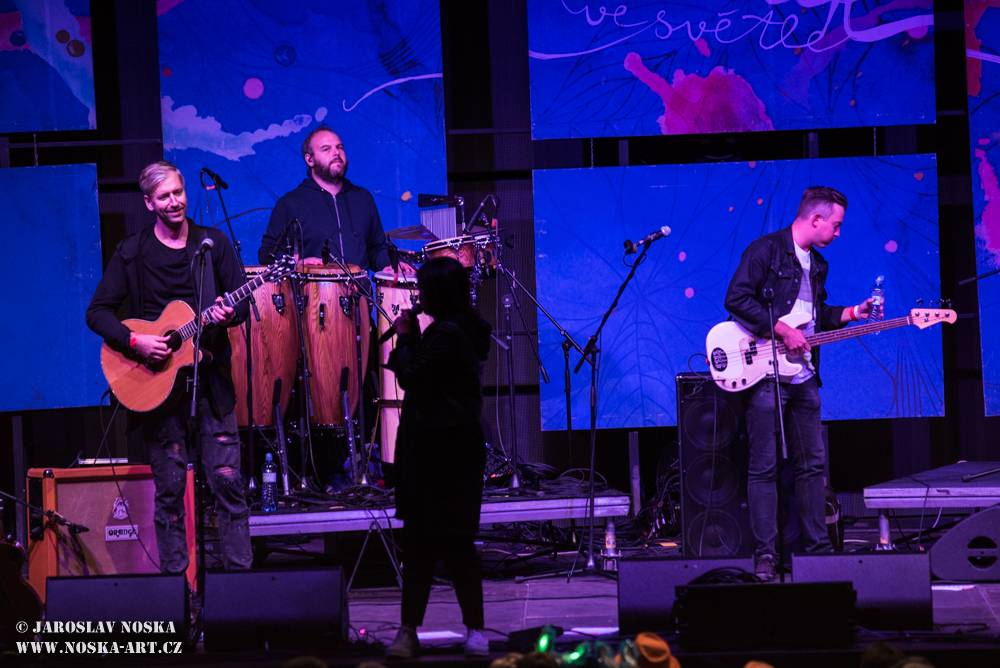 Okoř slavila plnoletost s Chinaski, Tomášem Klusem, Annou K. nebo Mirai