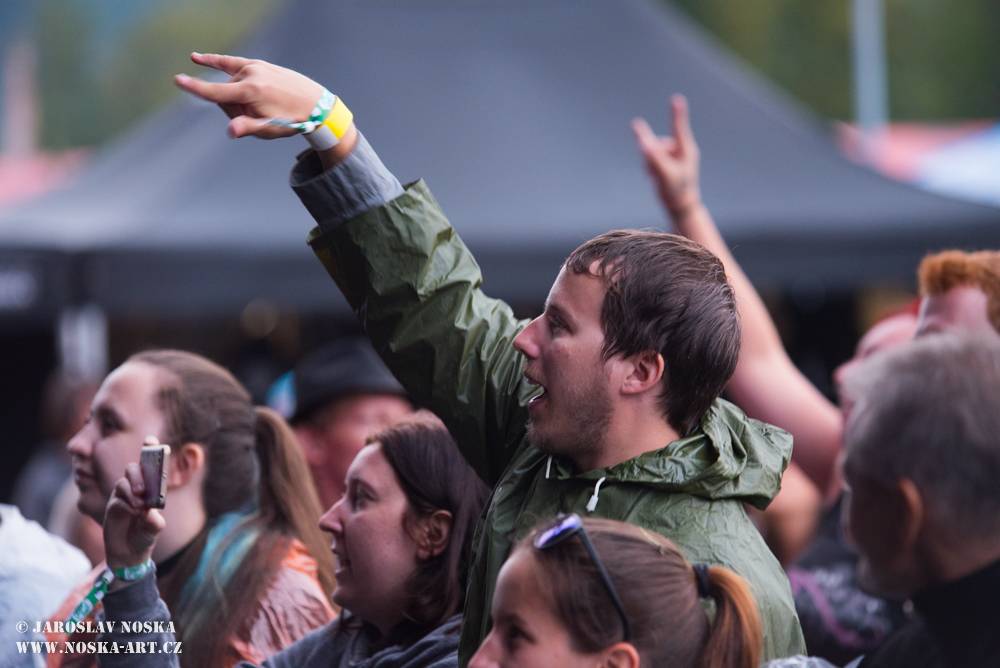 Létofest v Karlových Varech: První den zahráli Inekafe, Chinaski a jako zlatý hřeb Mandrage
