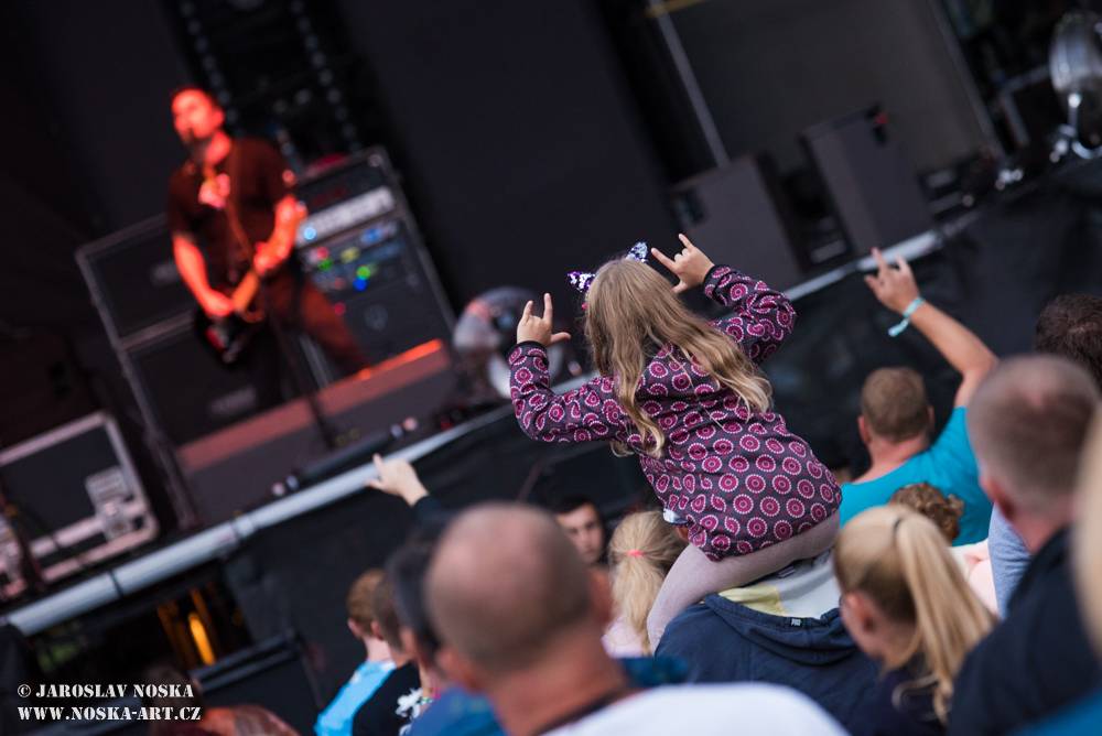 Létofest v Karlových Varech: První den zahráli Inekafe, Chinaski a jako zlatý hřeb Mandrage