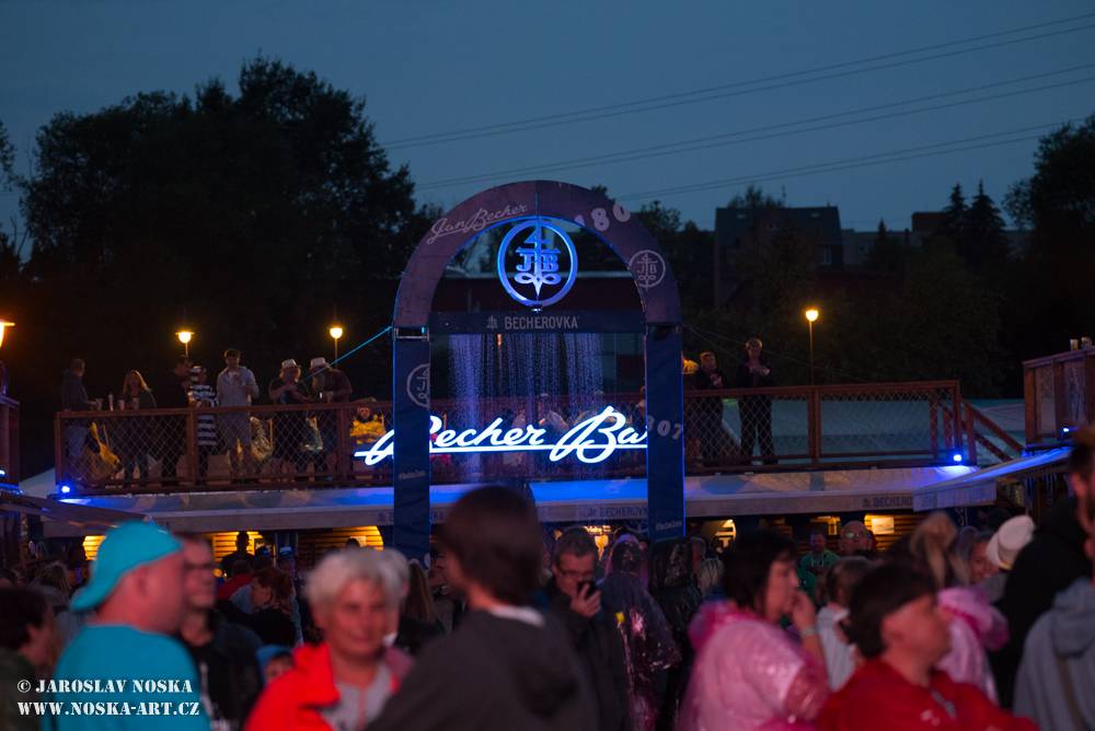 Létofest v Karlových Varech: První den zahráli Inekafe, Chinaski a jako zlatý hřeb Mandrage