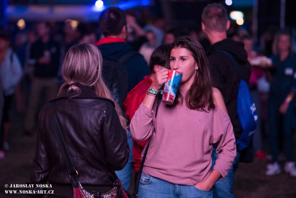 Létofest v Karlových Varech: První den zahráli Inekafe, Chinaski a jako zlatý hřeb Mandrage