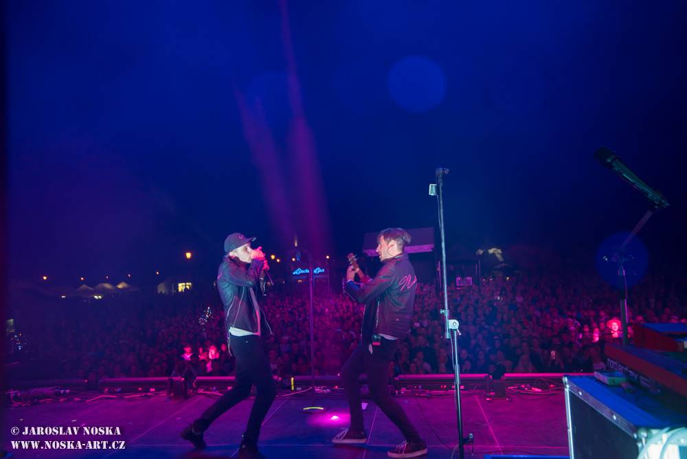 Létofest v Karlových Varech: První den zahráli Inekafe, Chinaski a jako zlatý hřeb Mandrage