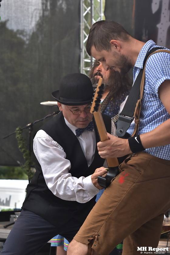 Loket dobyli rockeři a metalisté: Dymytry, Harlej, Arakain nebo Trautenberk rozvášnili fanoušky v podhradí