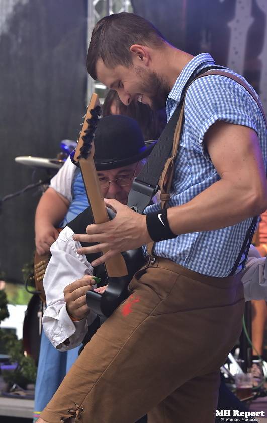 Loket dobyli rockeři a metalisté: Dymytry, Harlej, Arakain nebo Trautenberk rozvášnili fanoušky v podhradí