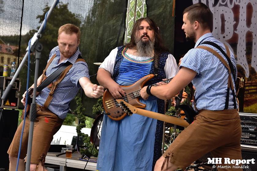 Loket dobyli rockeři a metalisté: Dymytry, Harlej, Arakain nebo Trautenberk rozvášnili fanoušky v podhradí