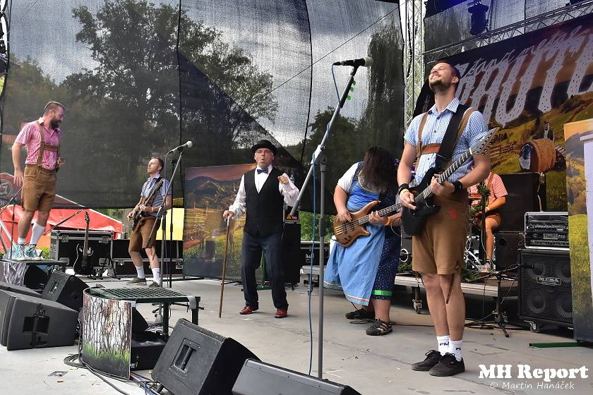 Loket dobyli rockeři a metalisté: Dymytry, Harlej, Arakain nebo Trautenberk rozvášnili fanoušky v podhradí