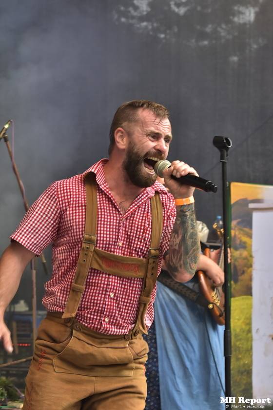 Loket dobyli rockeři a metalisté: Dymytry, Harlej, Arakain nebo Trautenberk rozvášnili fanoušky v podhradí