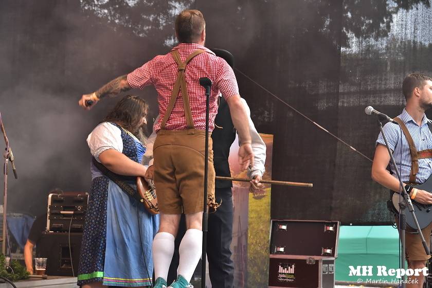 Loket dobyli rockeři a metalisté: Dymytry, Harlej, Arakain nebo Trautenberk rozvášnili fanoušky v podhradí