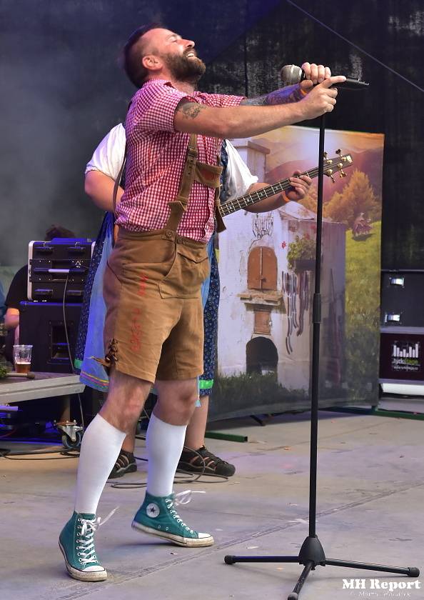 Loket dobyli rockeři a metalisté: Dymytry, Harlej, Arakain nebo Trautenberk rozvášnili fanoušky v podhradí