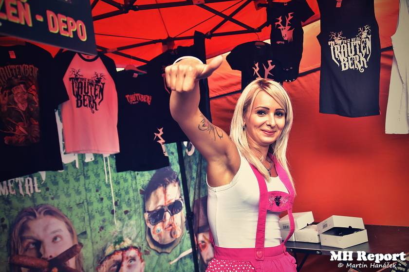 Loket dobyli rockeři a metalisté: Dymytry, Harlej, Arakain nebo Trautenberk rozvášnili fanoušky v podhradí