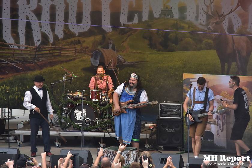 Loket dobyli rockeři a metalisté: Dymytry, Harlej, Arakain nebo Trautenberk rozvášnili fanoušky v podhradí