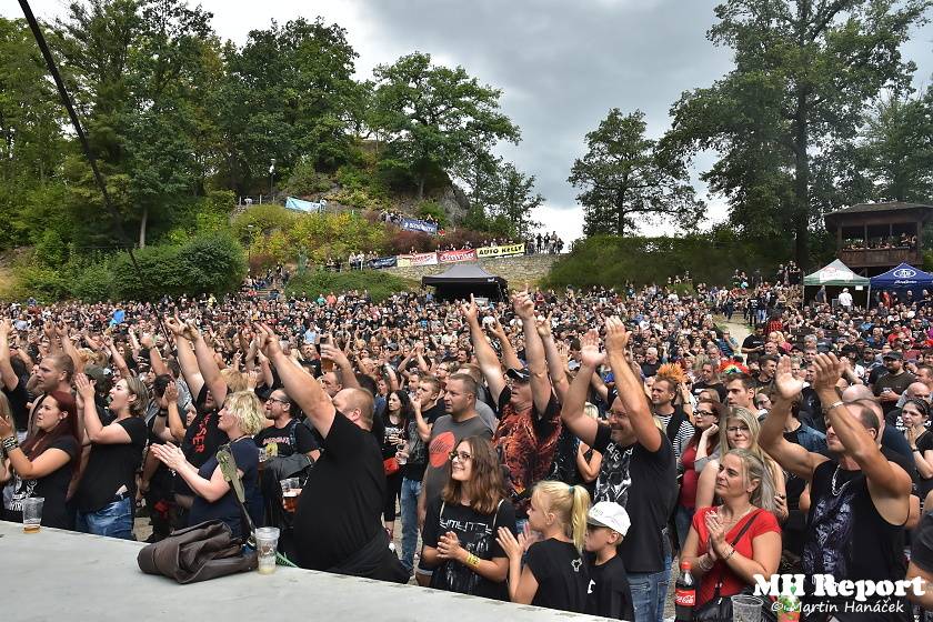 Loket dobyli rockeři a metalisté: Dymytry, Harlej, Arakain nebo Trautenberk rozvášnili fanoušky v podhradí