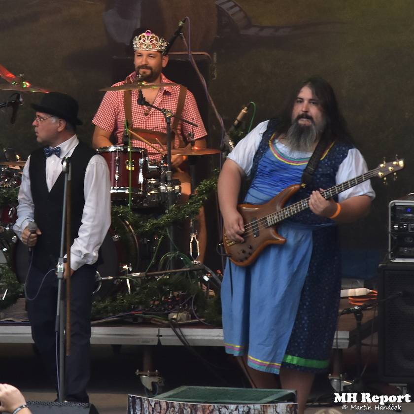 Loket dobyli rockeři a metalisté: Dymytry, Harlej, Arakain nebo Trautenberk rozvášnili fanoušky v podhradí