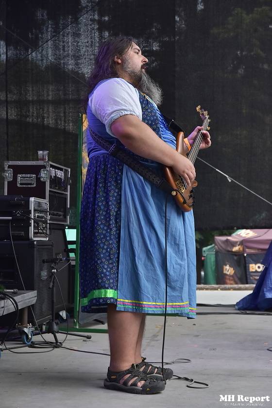 Loket dobyli rockeři a metalisté: Dymytry, Harlej, Arakain nebo Trautenberk rozvášnili fanoušky v podhradí