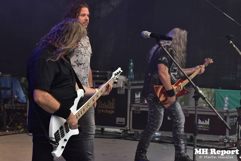 Loket dobyli rockeři a metalisté: Dymytry, Harlej, Arakain nebo Trautenberk rozvášnili fanoušky v podhradí