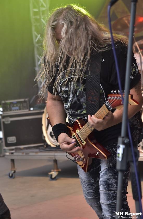 Loket dobyli rockeři a metalisté: Dymytry, Harlej, Arakain nebo Trautenberk rozvášnili fanoušky v podhradí