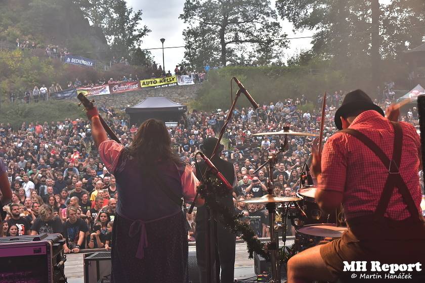Loket dobyli rockeři a metalisté: Dymytry, Harlej, Arakain nebo Trautenberk rozvášnili fanoušky v podhradí