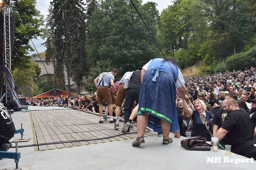 Loket dobyli rockeři a metalisté: Dymytry, Harlej, Arakain nebo Trautenberk rozvášnili fanoušky v podhradí