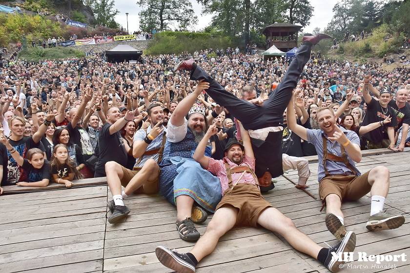 Loket dobyli rockeři a metalisté: Dymytry, Harlej, Arakain nebo Trautenberk rozvášnili fanoušky v podhradí