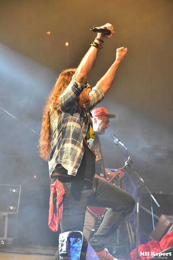 Loket dobyli rockeři a metalisté: Dymytry, Harlej, Arakain nebo Trautenberk rozvášnili fanoušky v podhradí