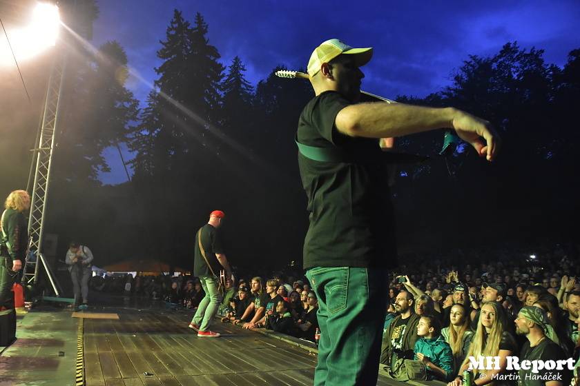 Loket dobyli rockeři a metalisté: Dymytry, Harlej, Arakain nebo Trautenberk rozvášnili fanoušky v podhradí