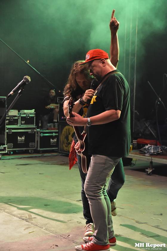 Loket dobyli rockeři a metalisté: Dymytry, Harlej, Arakain nebo Trautenberk rozvášnili fanoušky v podhradí