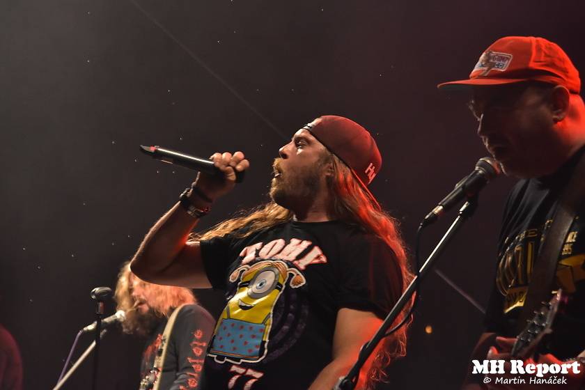 Loket dobyli rockeři a metalisté: Dymytry, Harlej, Arakain nebo Trautenberk rozvášnili fanoušky v podhradí