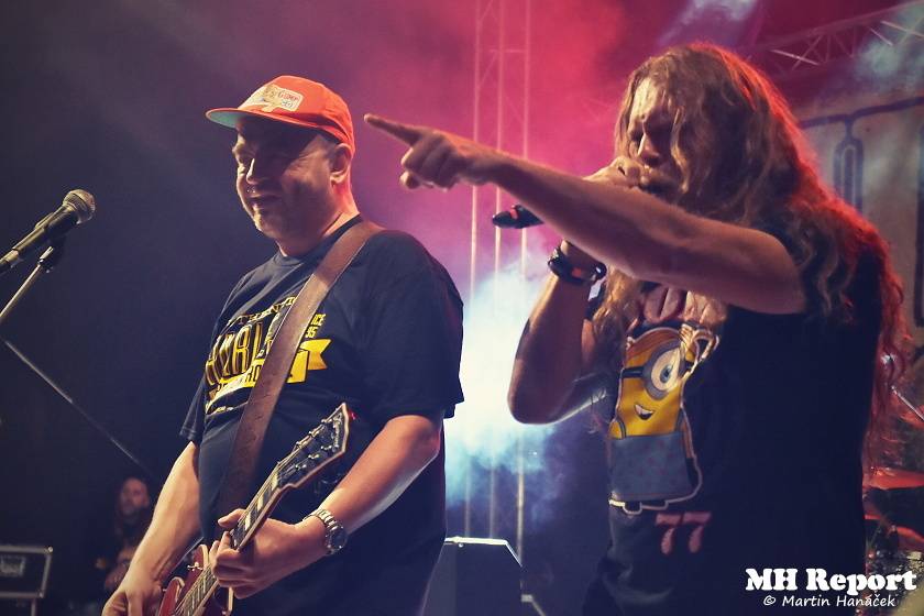 Loket dobyli rockeři a metalisté: Dymytry, Harlej, Arakain nebo Trautenberk rozvášnili fanoušky v podhradí