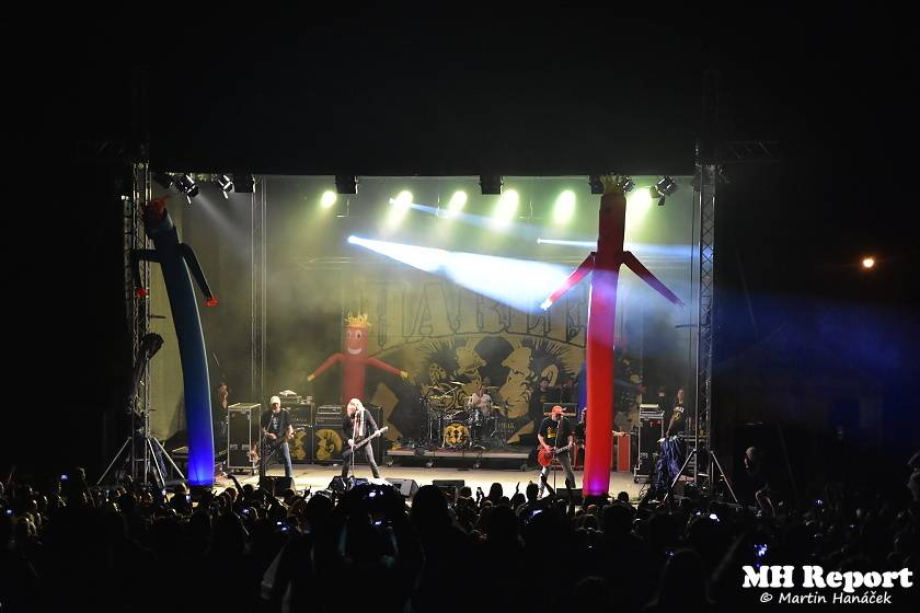 Loket dobyli rockeři a metalisté: Dymytry, Harlej, Arakain nebo Trautenberk rozvášnili fanoušky v podhradí