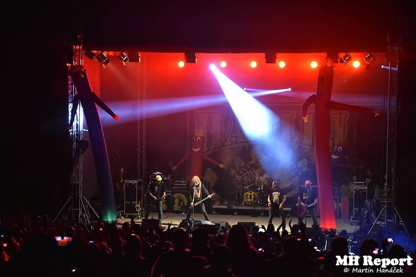 Loket dobyli rockeři a metalisté: Dymytry, Harlej, Arakain nebo Trautenberk rozvášnili fanoušky v podhradí