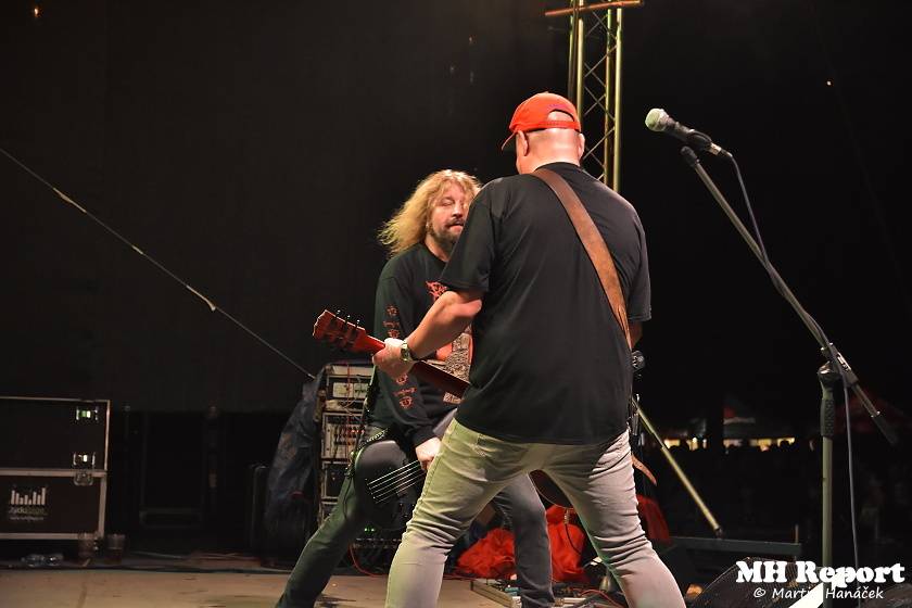 Loket dobyli rockeři a metalisté: Dymytry, Harlej, Arakain nebo Trautenberk rozvášnili fanoušky v podhradí