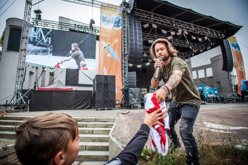 Kryštof Kemp bavil v Plzni: Richard Krajčo se fanouškům zvěčnil na mnoha selfie, zahráli Petr Janda i No Name