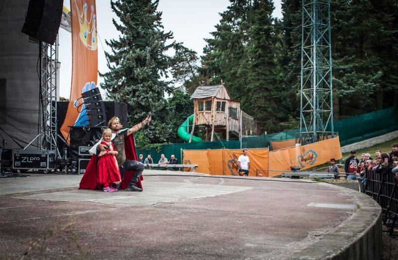 Kryštof Kemp bavil v Plzni: Richard Krajčo se fanouškům zvěčnil na mnoha selfie, zahráli Petr Janda i No Name