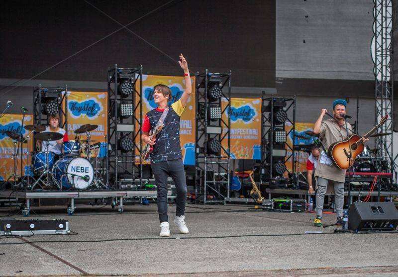 Kryštof Kemp bavil v Plzni: Richard Krajčo se fanouškům zvěčnil na mnoha selfie, zahráli Petr Janda i No Name