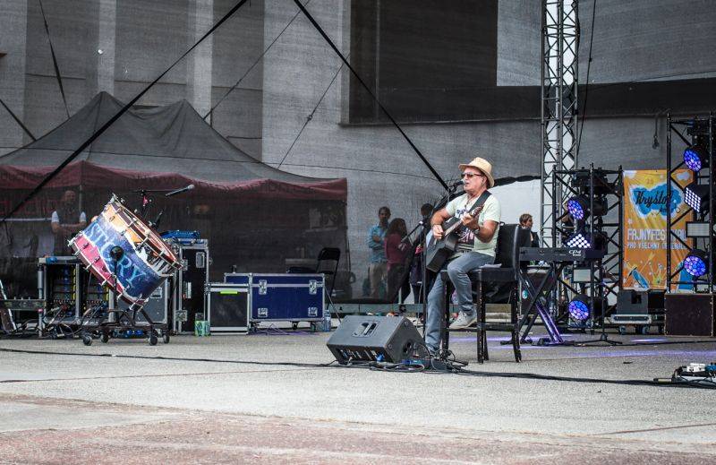 Kryštof Kemp bavil v Plzni: Richard Krajčo se fanouškům zvěčnil na mnoha selfie, zahráli Petr Janda i No Name