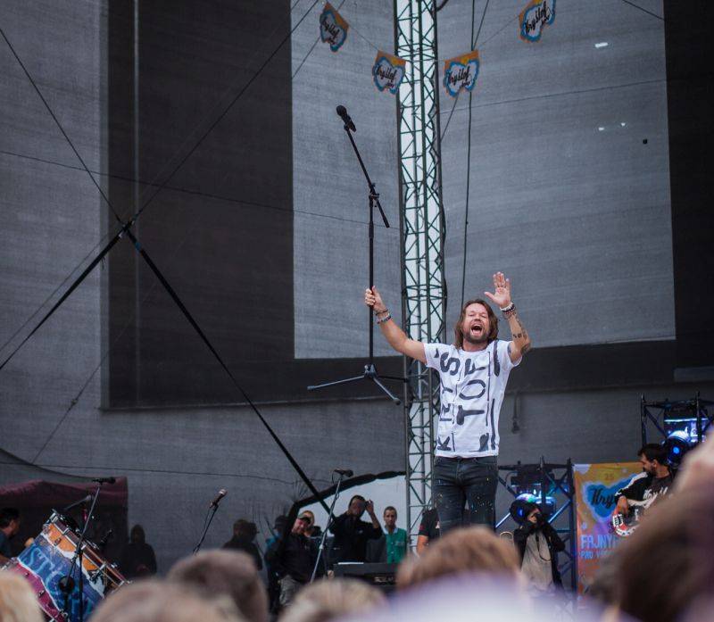 Kryštof Kemp bavil v Plzni: Richard Krajčo se fanouškům zvěčnil na mnoha selfie, zahráli Petr Janda i No Name