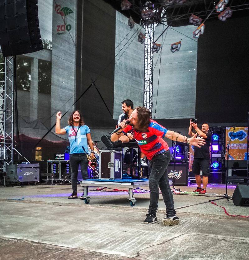 Kryštof Kemp bavil v Plzni: Richard Krajčo se fanouškům zvěčnil na mnoha selfie, zahráli Petr Janda i No Name