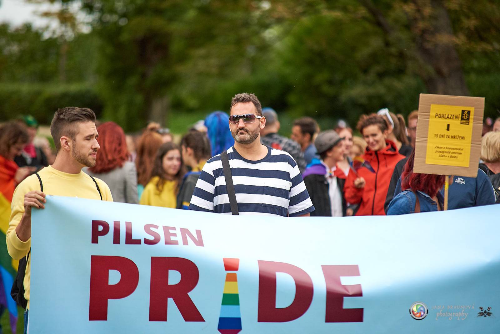 Pilsen Pride podruhé: Duhový průvod prošel Plzní, narušili ho demonstranti