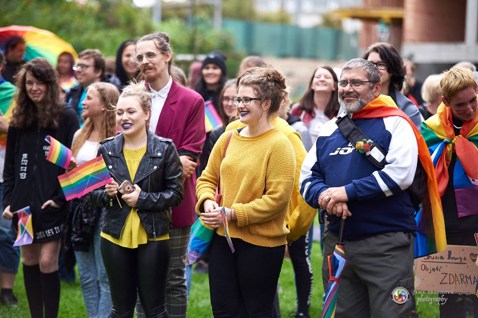 Pilsen Pride podruhé: Duhový průvod prošel Plzní, narušili ho demonstranti