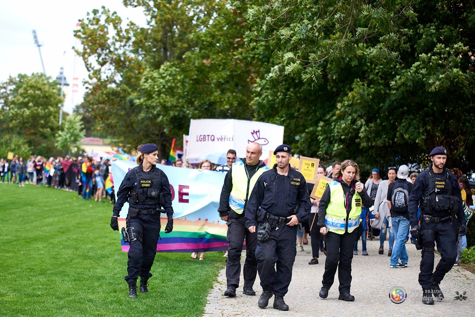 Pilsen Pride podruhé: Duhový průvod prošel Plzní, narušili ho demonstranti