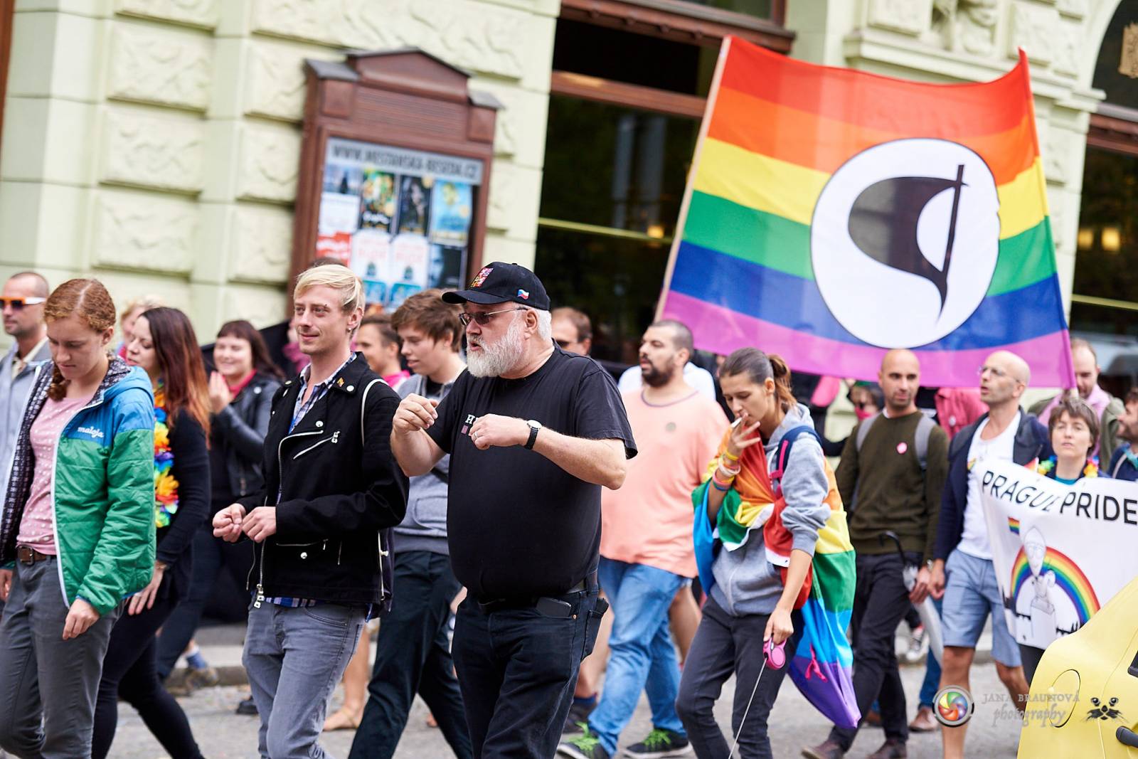 Pilsen Pride podruhé: Duhový průvod prošel Plzní, narušili ho demonstranti