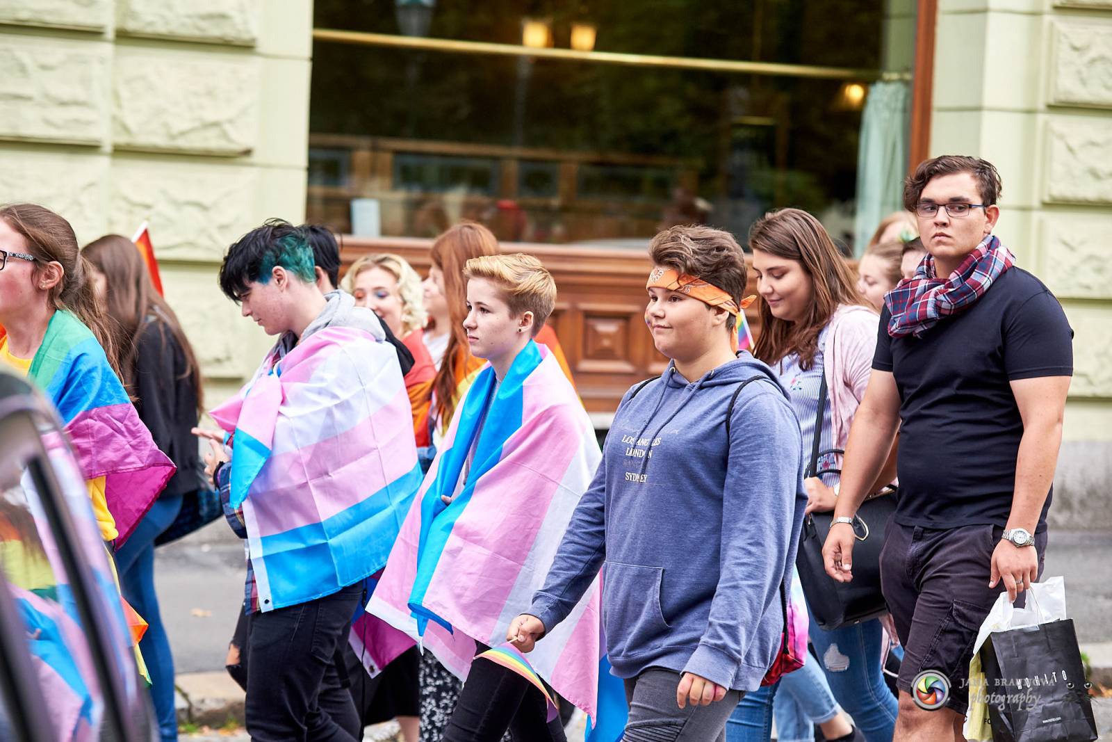 Pilsen Pride podruhé: Duhový průvod prošel Plzní, narušili ho demonstranti