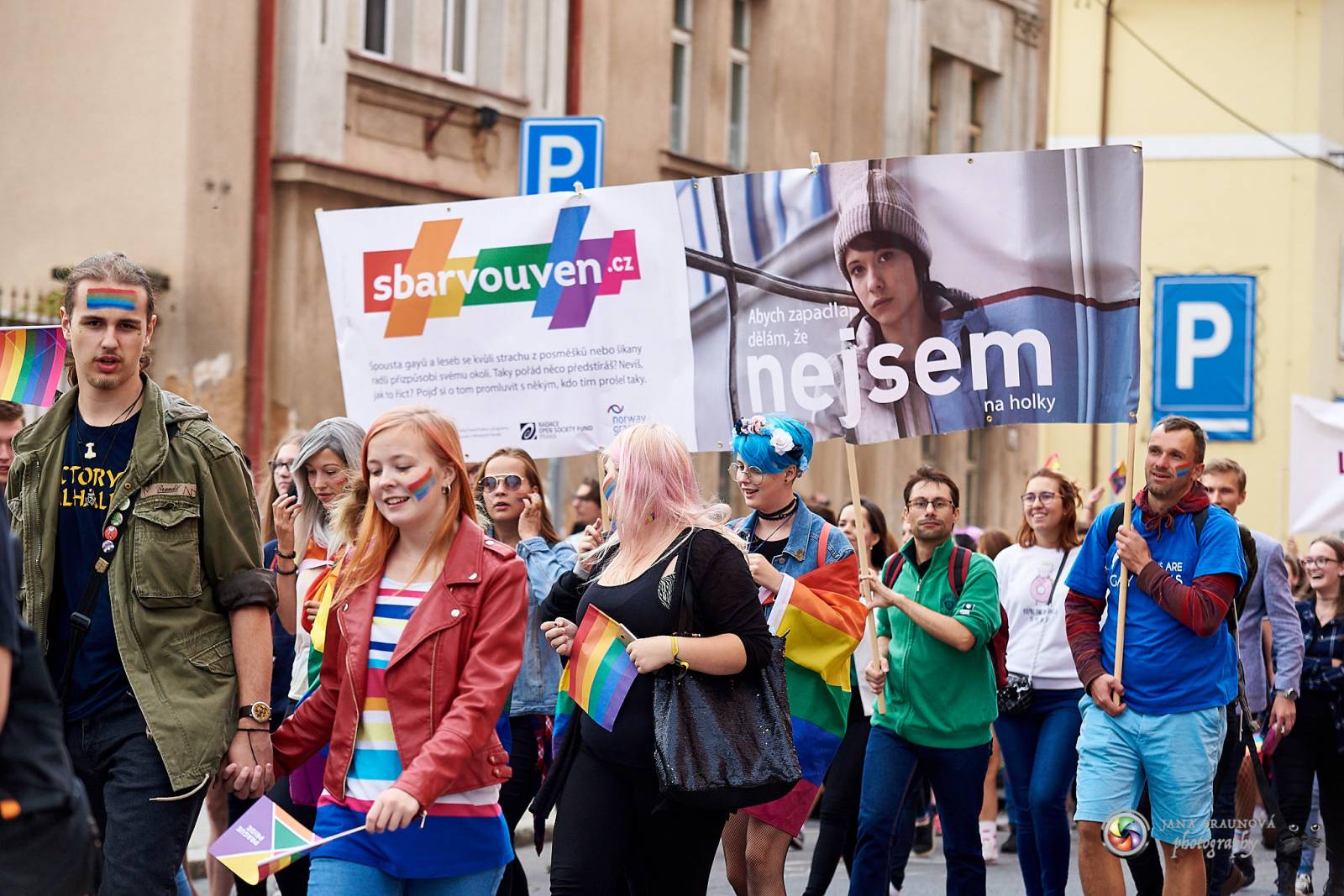 Pilsen Pride podruhé: Duhový průvod prošel Plzní, narušili ho demonstranti