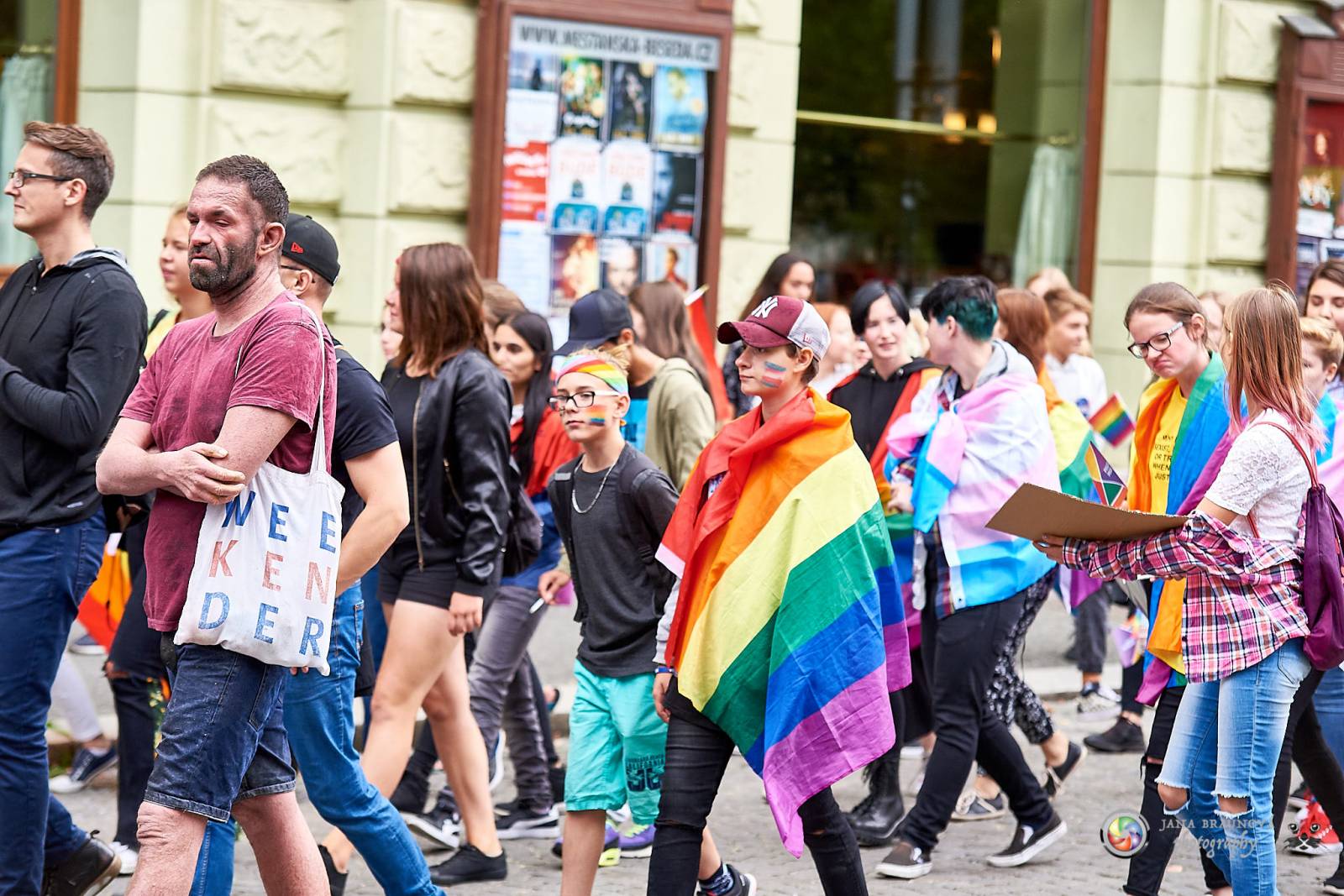Pilsen Pride podruhé: Duhový průvod prošel Plzní, narušili ho demonstranti