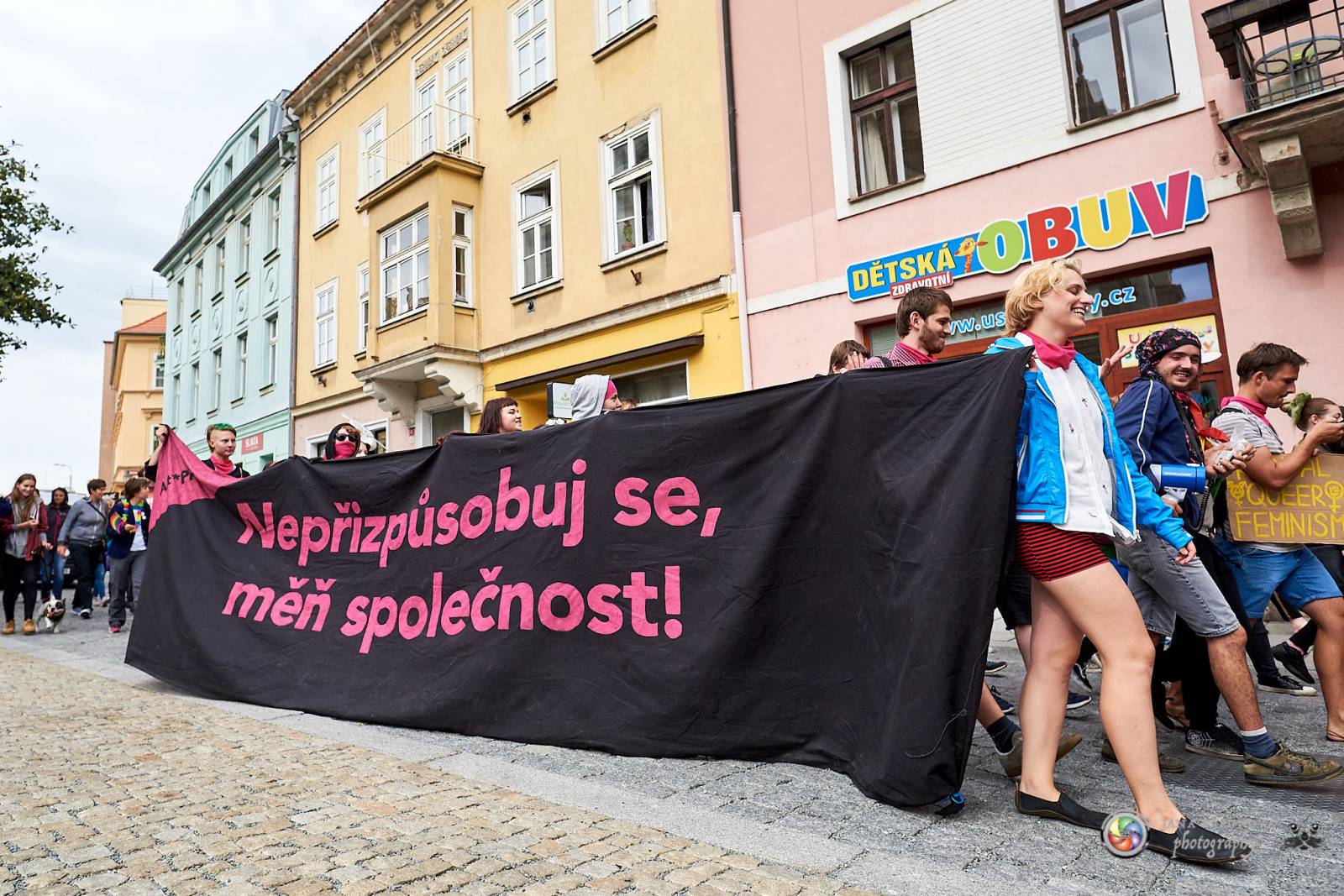 Pilsen Pride podruhé: Duhový průvod prošel Plzní, narušili ho demonstranti