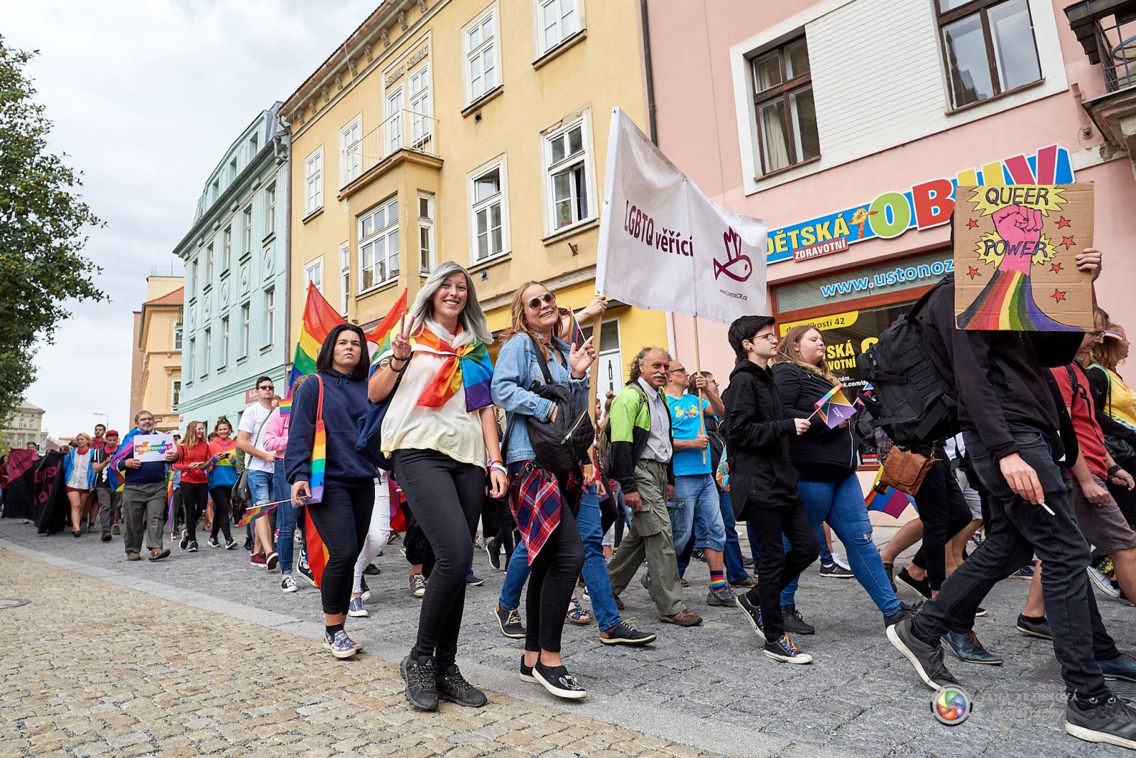 Pilsen Pride podruhé: Duhový průvod prošel Plzní, narušili ho demonstranti