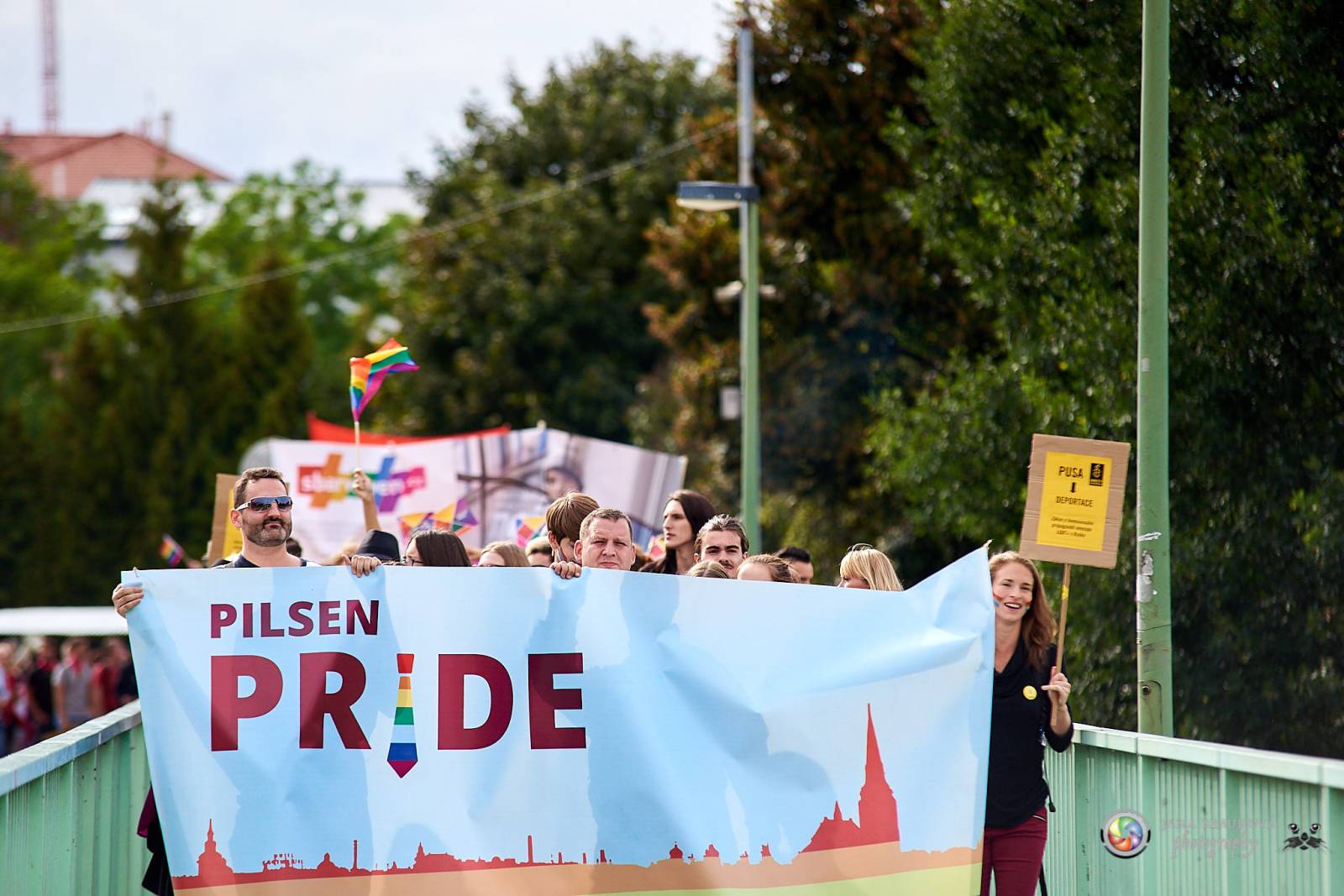 Pilsen Pride podruhé: Duhový průvod prošel Plzní, narušili ho demonstranti
