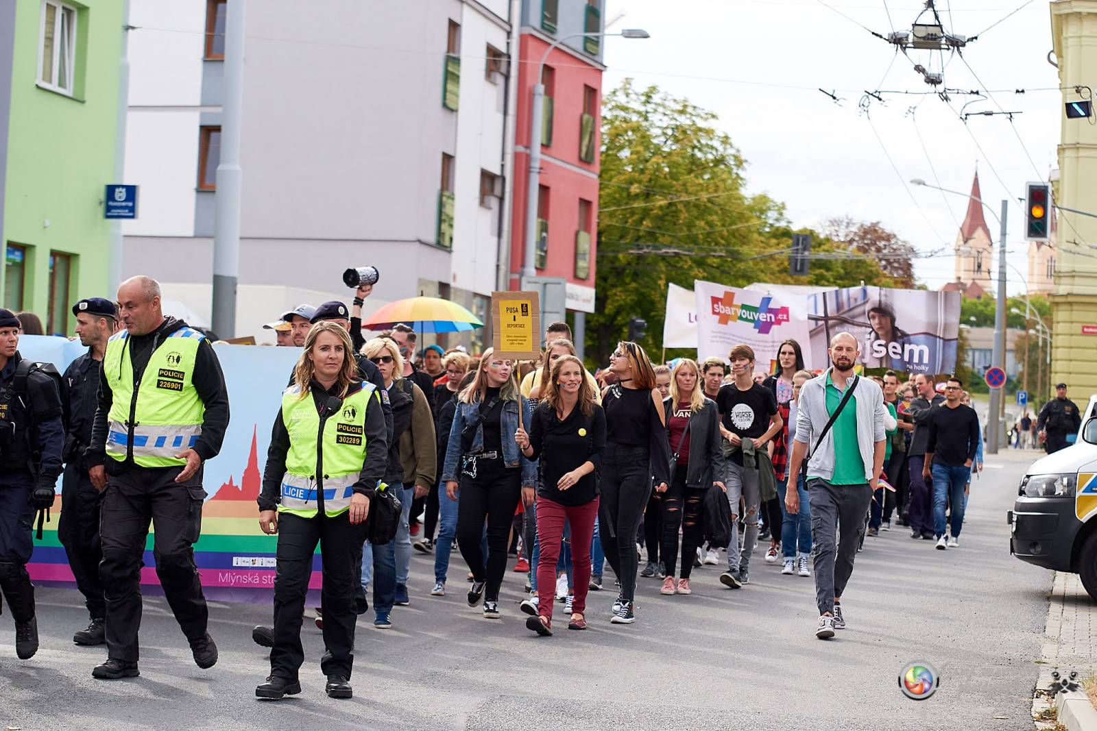 Pilsen Pride podruhé: Duhový průvod prošel Plzní, narušili ho demonstranti