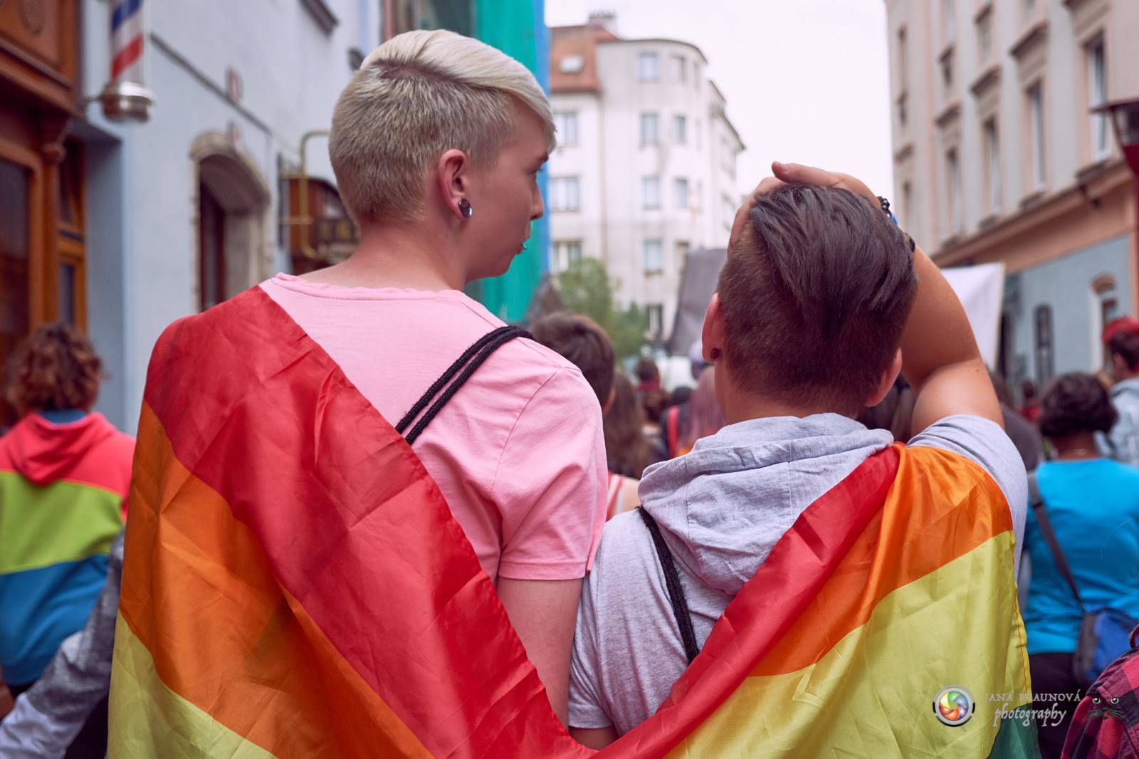 Pilsen Pride podruhé: Duhový průvod prošel Plzní, narušili ho demonstranti