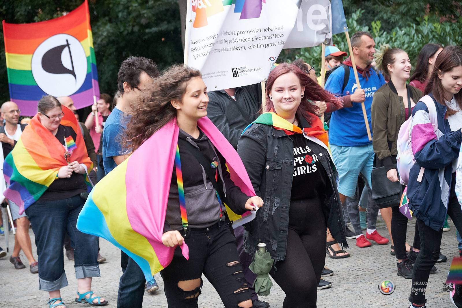 Pilsen Pride podruhé: Duhový průvod prošel Plzní, narušili ho demonstranti